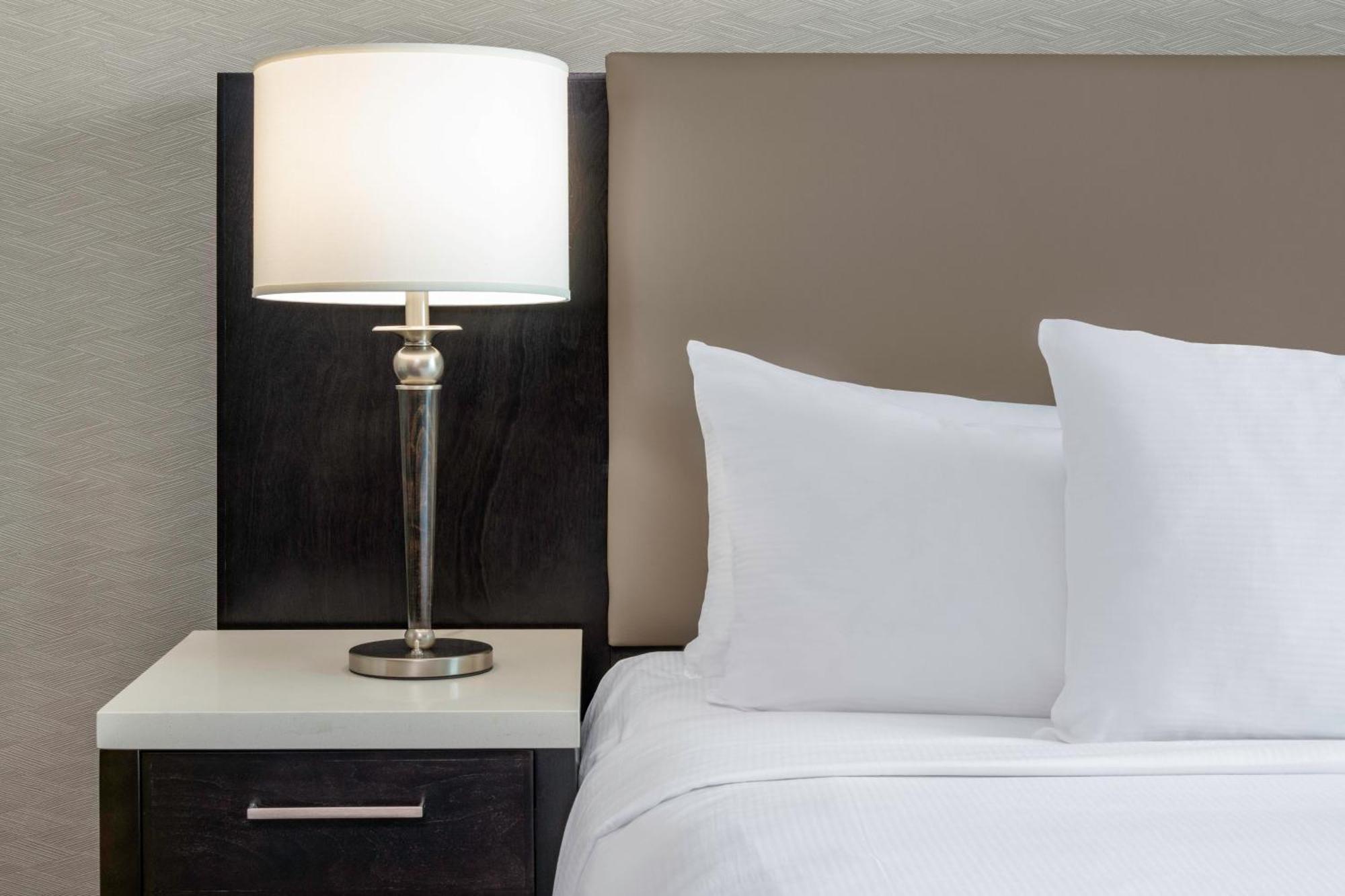 ฮิลตัน แวนคูเวอร์ เมโทรทาวน์ Hotel เบิร์นนาบี ภายนอก รูปภาพ