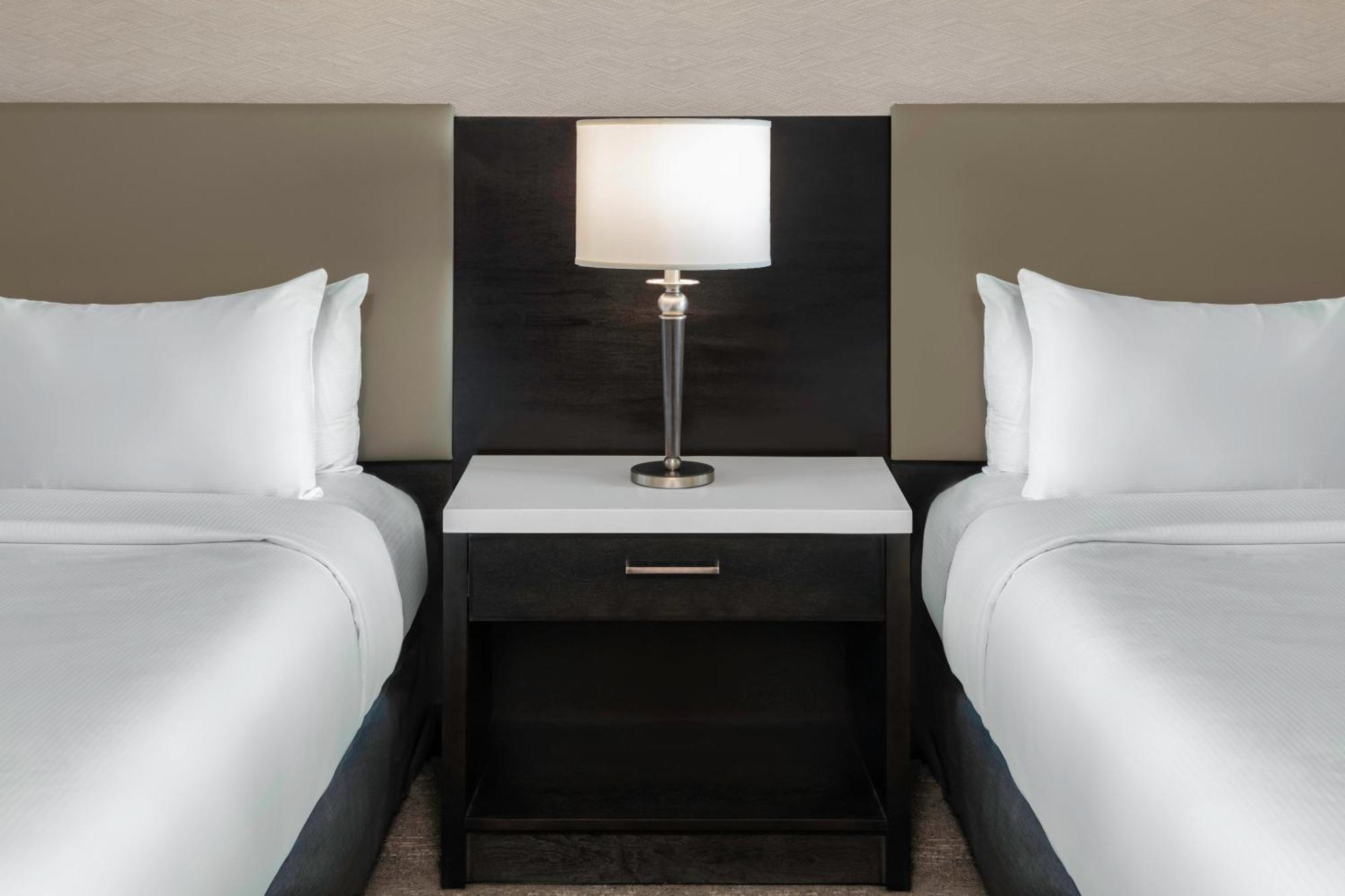 ฮิลตัน แวนคูเวอร์ เมโทรทาวน์ Hotel เบิร์นนาบี ภายนอก รูปภาพ